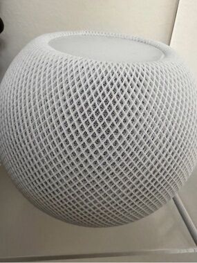 Apple Mini Smart Home Speaker in White